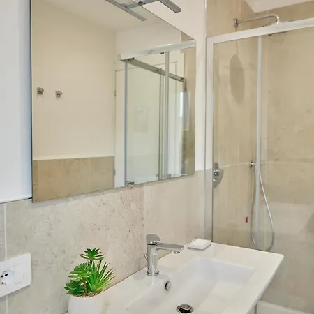 Mira Assisi - Rubino